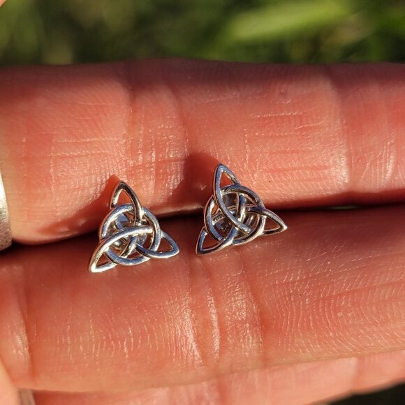 Irish triquetra Celtic knot 925 sterling silver studs earrings - Picture 6 of 13